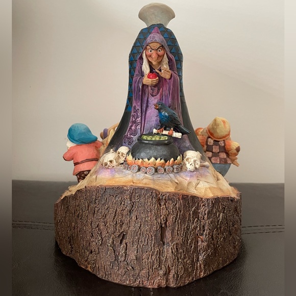 Jim Shore Disney Traditions Snow White- carved by heart - Picture 8 of 9